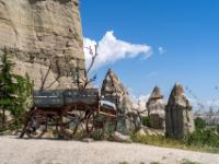 Bemalter alter Holzkarren vor dem Café im Liebestal